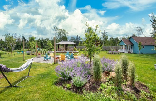 York Cottage | Reunion Cottages, 5 minutes walking to beach entrance & Stanhope Golf Course.