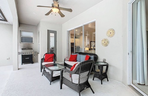 Reunion House | Reunion WATER PARK,free shuttle to Disney,Reunion golf, on-site dining.