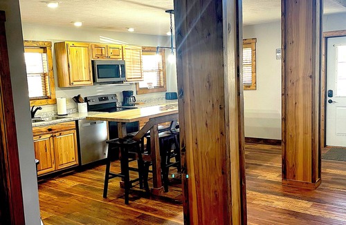 Attica House | Rev-It Resort - Large Lofted Villa w/11 Beds, 4 Baths, Pool Table & Ping Pong