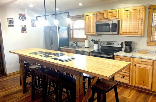 Attica House | Rev-It Resort - Large Lofted Villa w/11 Beds, 4 Baths, Pool Table & Ping Pong