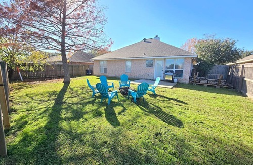 Edelweiss House | Reveille Rest - Parkside in CS