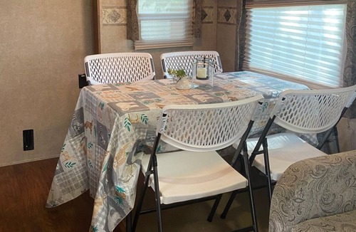 Bryan House | Reveille RV Resort Bryan 5mi to Downtown 10 to Kyle Field! GLAMPING, sleeps 6!