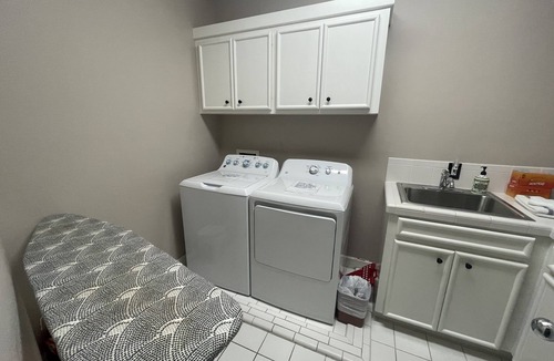 Uptown House | REVENE - near Galleria Mall