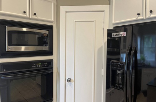 Uptown House | REVENE - near Galleria Mall