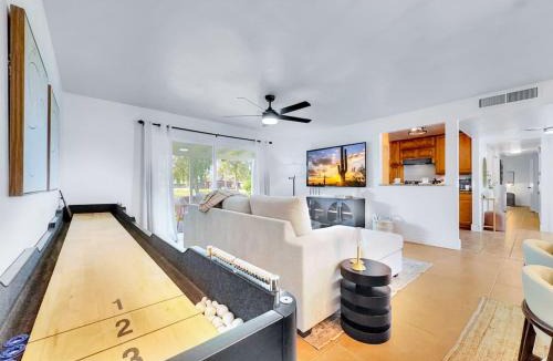 Golden Hills House | Revolta Fairway Retreat