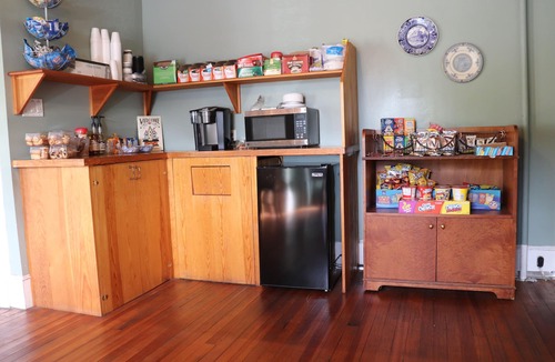 Roscoe Hotel | Reynolds House Inn & Motel