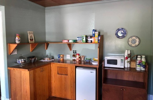 Roscoe Hotel | Reynolds House Inn - Motel Strip - Room 9