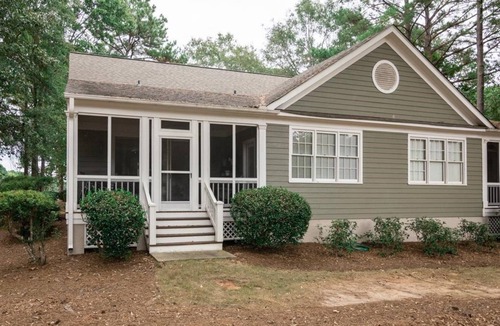 Eatonton House | Reynolds Lake Oconee Golf Cottage on Great Waters 8th tee.