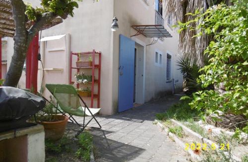Aigues-Mortes Apartment | rez de chaussée studio climatisé dans villa