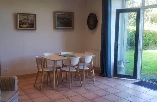Henvic Apartment | rez de jardin ancien moulin