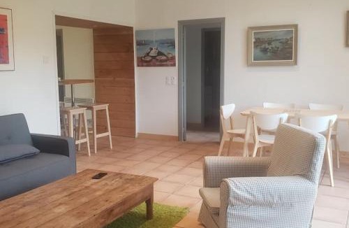 Henvic Apartment | rez de jardin ancien moulin