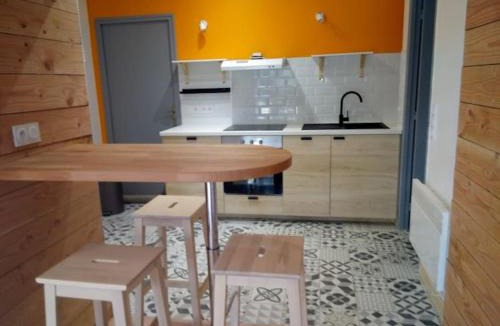 Henvic Apartment | rez de jardin ancien moulin