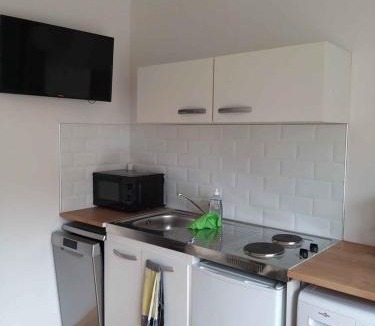 Arles-sur-Tech Apartment | Rez de jardin cosy avec terrasse fleurie