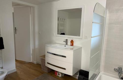 Houilles Apartment | Rez-de-jardin cozy