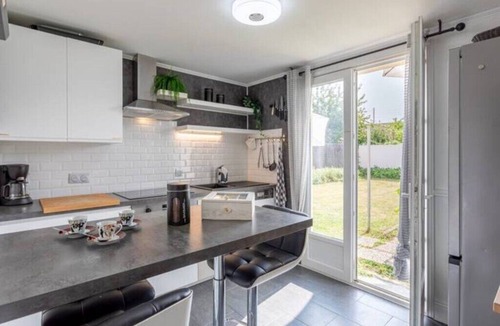 La Ferriere Apartment | Rez-de-jardin Salle de Réunion