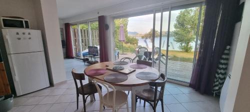 Savines-le-Lac Apartment | Rez de plage-Canoé+Paddle-70m²