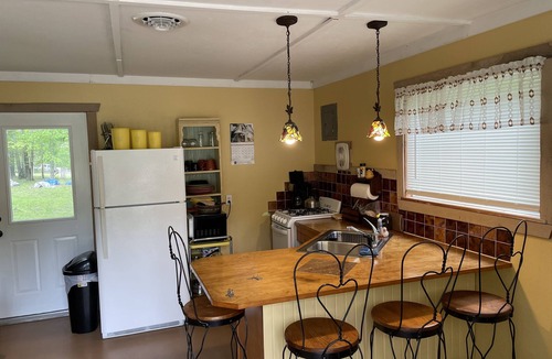 Bourbon Cabin | RGM Farms Guesthouse, rural tranquil setting for family & friends to enjoy.
