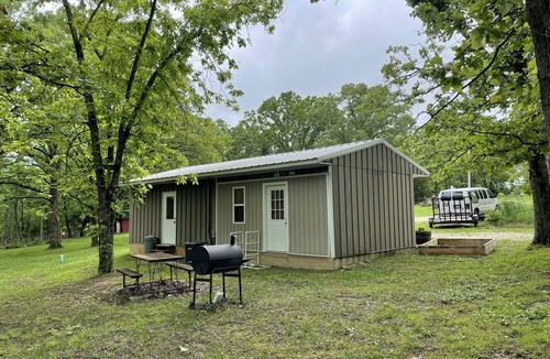 Bourbon Cabin | RGM Farms Guesthouse, rural tranquil setting for family & friends to enjoy.