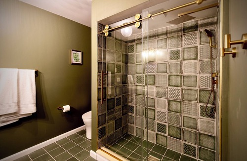 Rhinebeck Hotel | Rhinebeck Inn Suite with Private Deck