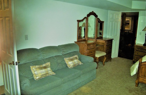 Rhinebeck Village Business District Apartment | Rhinebeck Village suite with heated pool