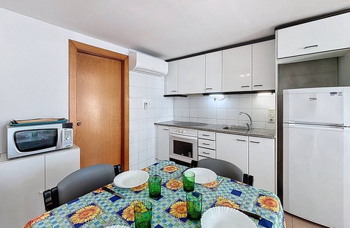 Roses Town Center Apartment | RHODE 2 Piso, 1ª linea de mar, Roses, Free Wi