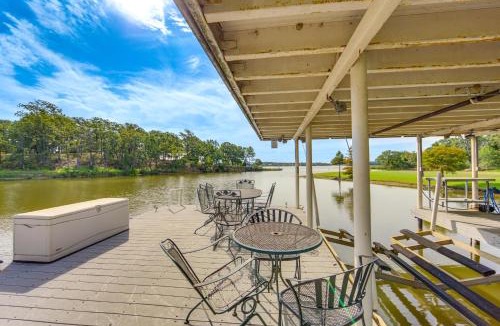 Log Cabin House | ‘Rhodes Retreat’ w/Dock on Cedar Creek Lake!
