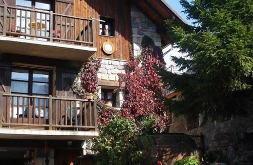 Saint-Dalmas House | Rhododendrons - VALDEBLORE