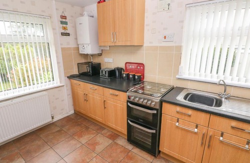 Dinas Cross House | Rhoslan