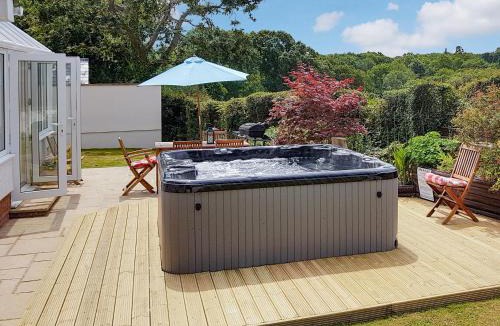 Cardigan House | Rhosyn Gwyn