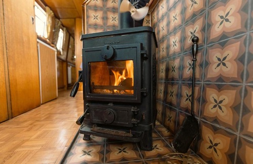 Shoreham-by-Sea Boat Rental | Rhubarb and Custard