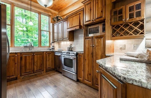 Riviere-Rouge Ski Chalet | Rhuddin - Nature Retreat w/Spa
