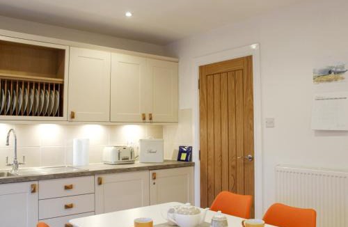 Gigha House | Rhunahaorine Cottage