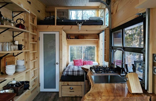 Tay Valley Cabin | Rhya Cabin | Delightful Tiny Home with Parking