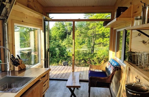 Tay Valley Cabin | Rhya Cabin | Delightful Tiny Home with Parking
