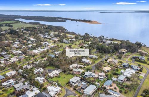 Rhyll House | Rhyll Beach Retreat