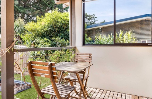 Rhyll House | Rhyll Rendezvous - 400m from beach