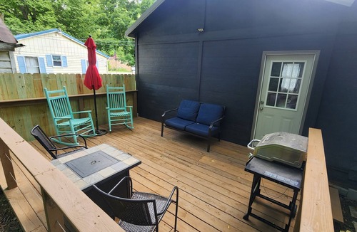 Madison House | Rhythm & Blues! Quiet, private, downtown! -Golf Cart Available!