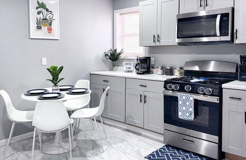 Southside Apartment | Rhythm & Blues Retreat near Syracuse University!