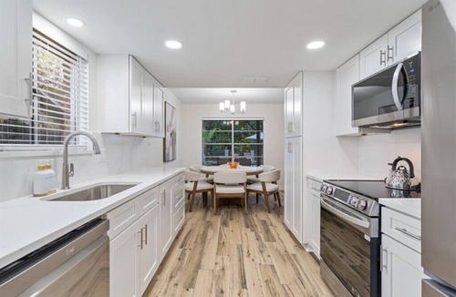 North Austin Civic Association House | Rhythm Retreat: Stunning 5-bedroom in Austin with Large Pool, Game Room, Firepit