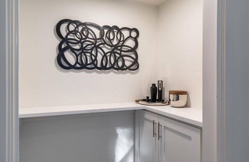 North Austin Civic Association House | Rhythm Retreat: Stunning 5-bedroom in Austin with Large Pool, Game Room, Firepit