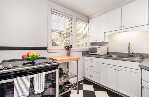 Green Hills House | Rhythm-Walk to 12 South-Local Shops & Restaurants