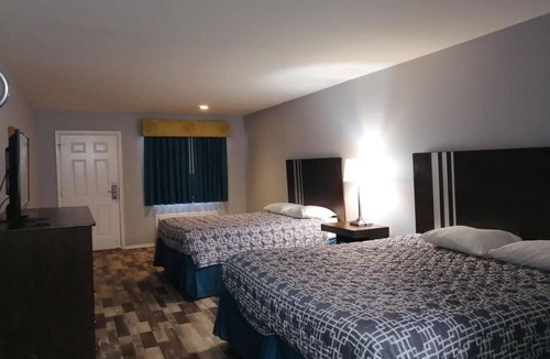 Crystal City Hotel | Riata Inn Crystal City