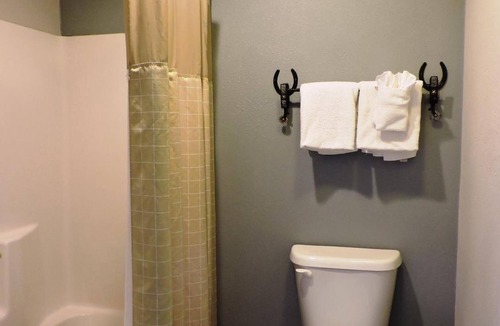Redford Hotel | Riata Inn