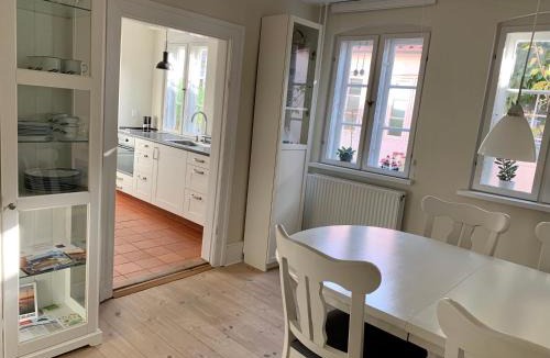 Ribe Apartment | Ribe Sønderport Bed & Kitchen