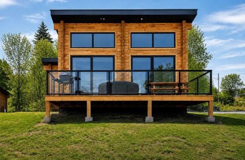 Harwood House | Rice Lake #8 2-BDR Lakefront Cottage