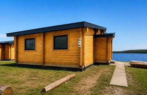 Harwood House | Rice Lake #8 2-BDR Lakefront Cottage
