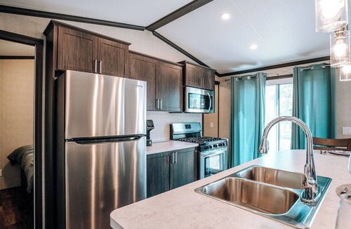 Otonabee-South Monaghan Cottage | Rice Lake Escape –Family Cottage with Pool, Beach Access & Lake Views.