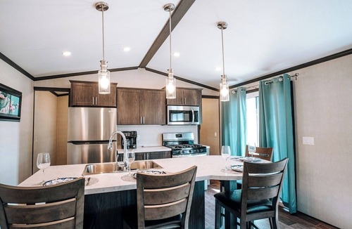 Otonabee-South Monaghan Cottage | Rice Lake Escape –Family Cottage with Pool, Beach Access & Lake Views.