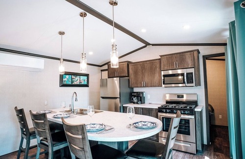 Otonabee-South Monaghan Cottage | Rice Lake Escape –Family Cottage with Pool, Beach Access & Lake Views.