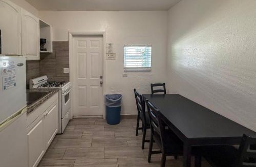 Hallandale Beach Hotel | Richard's Motel Extended Stay